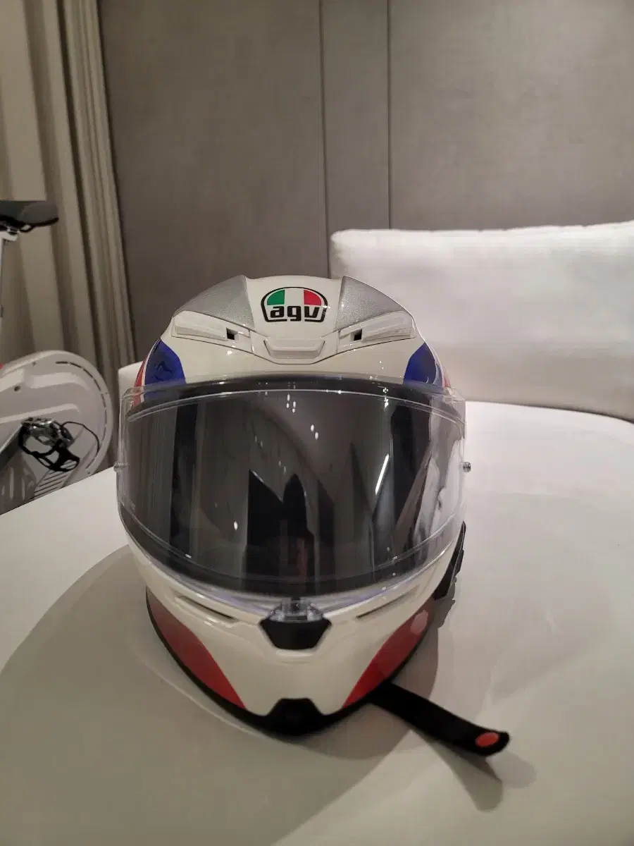 AGV K6 풀박스 블루투스와 신품가 100을 50에 판매합니다