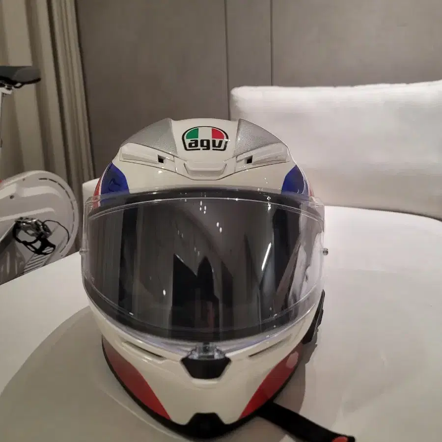 AGV K6 풀박스 블루투스와 신품가 100을 50에 판매합니다