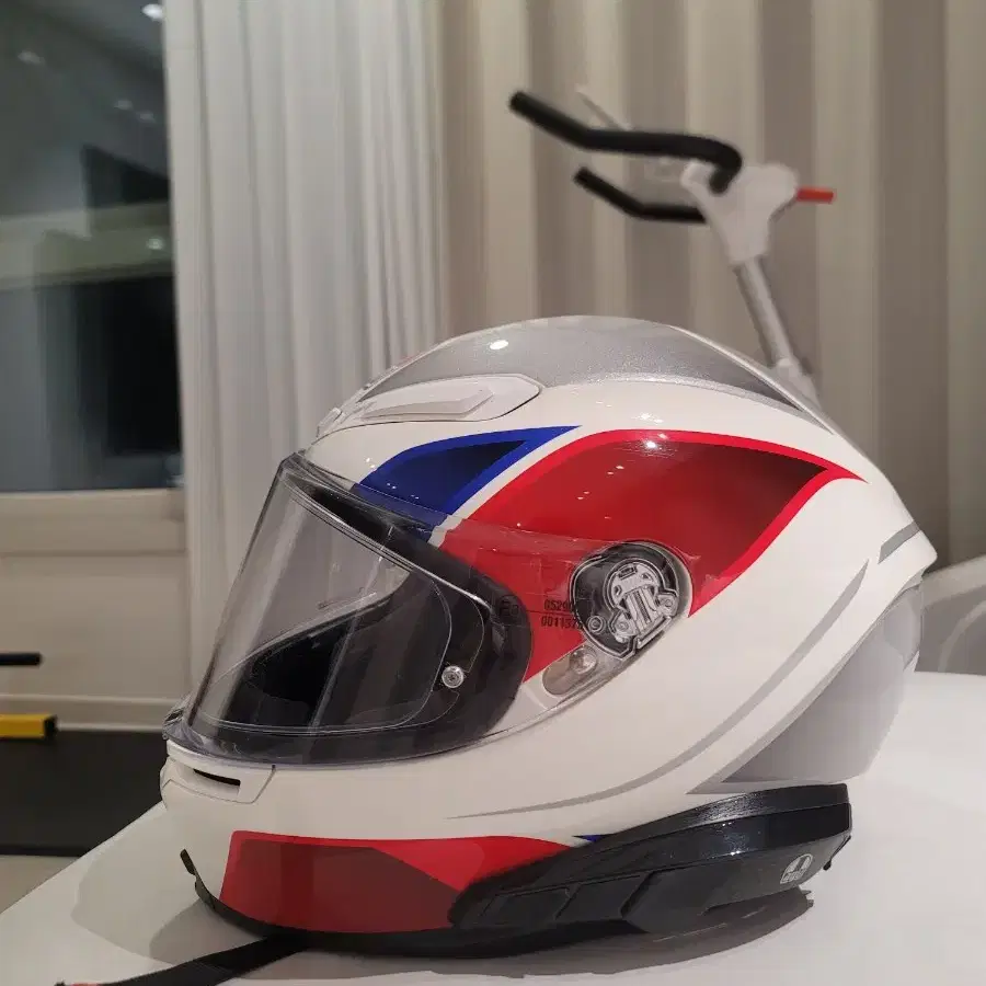 AGV K6 풀박스 블루투스와 신품가 100을 50에 판매합니다