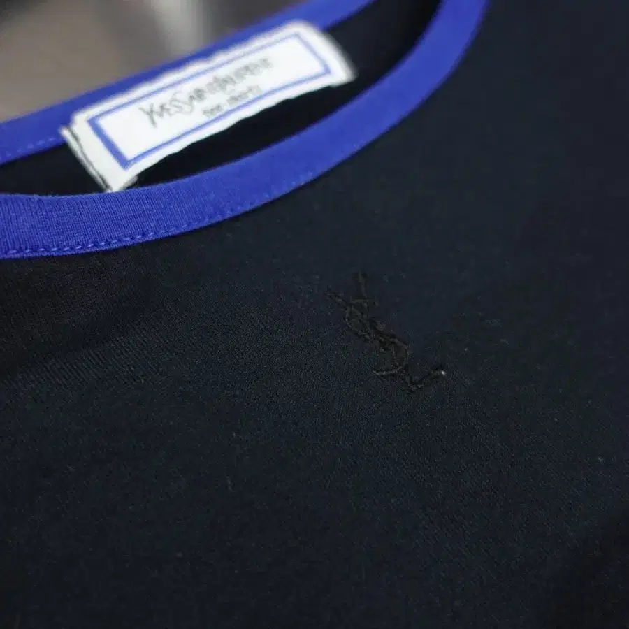 YVESSAINTLAURENT t-shirt