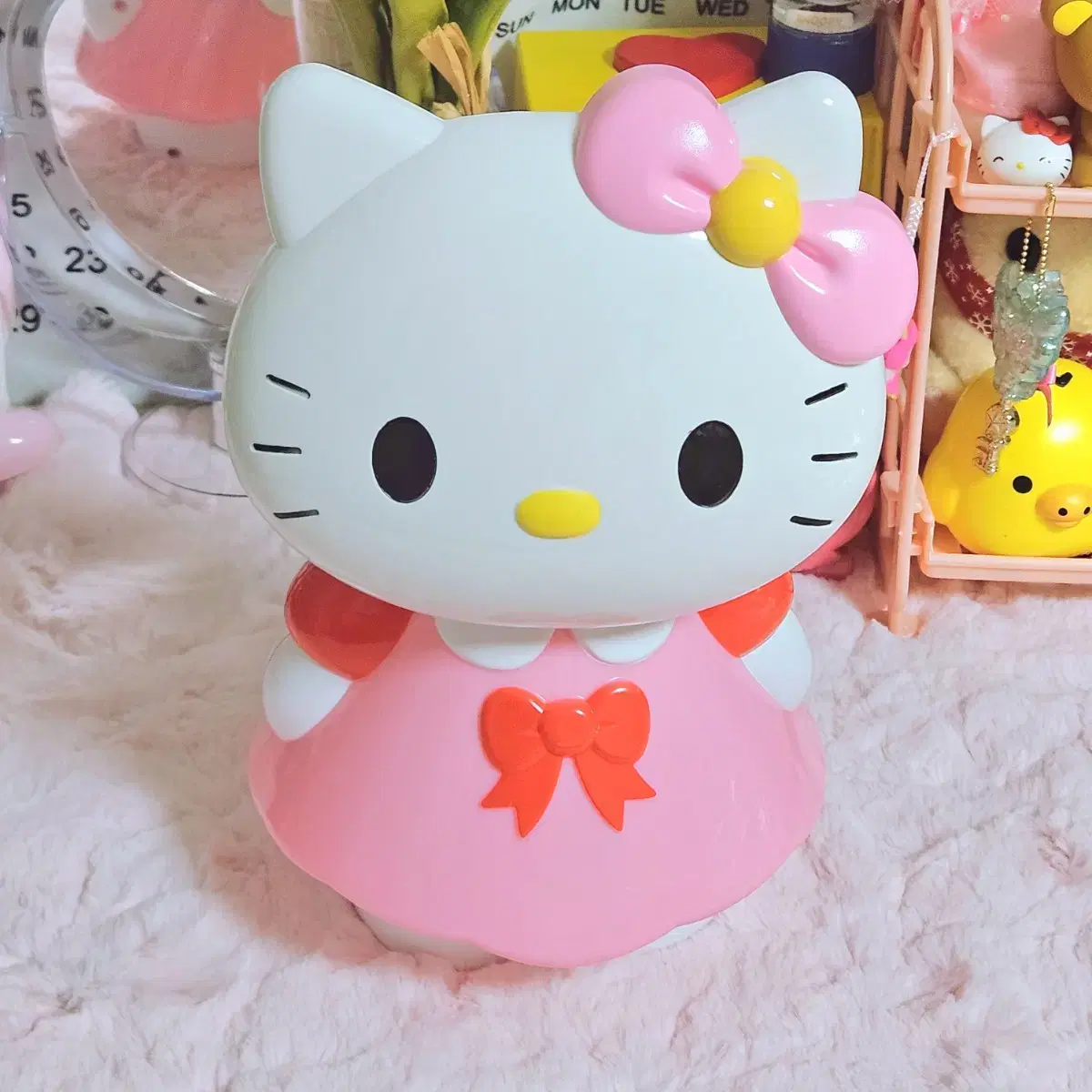 Kitty Tabletop Stand