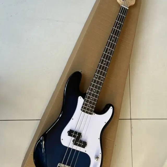 베이스 기타 BASS GUITAR 네이비화이트