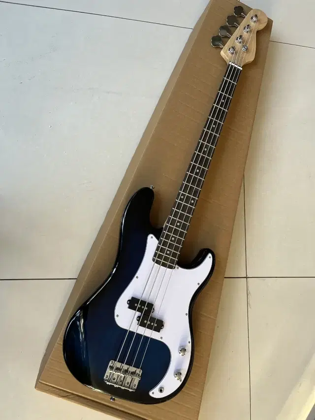 베이스 기타 BASS GUITAR 네이비화이트