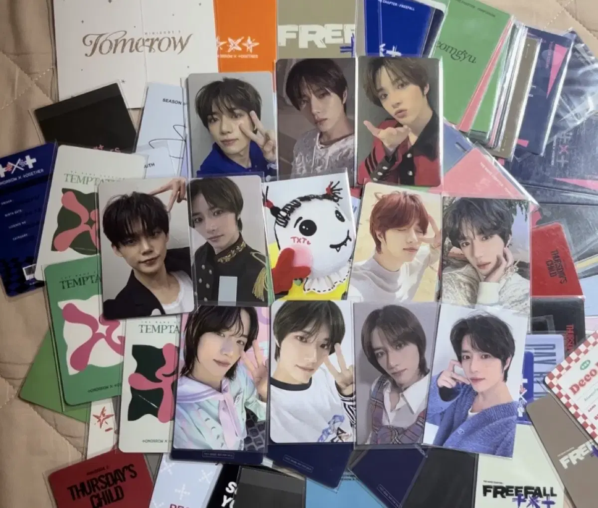 *Txt random photocard*.