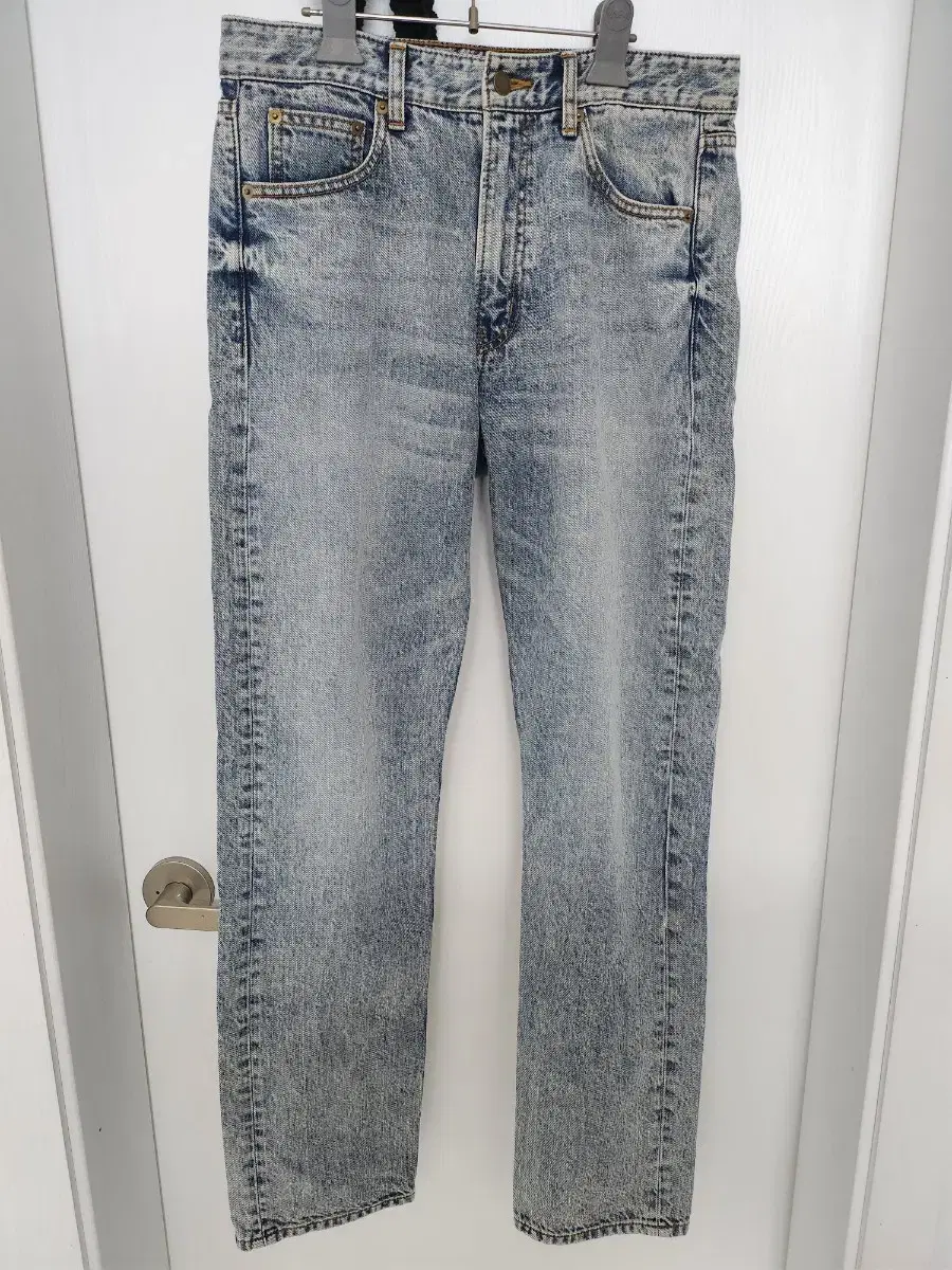 Modenine brand size 30 light blue jeans