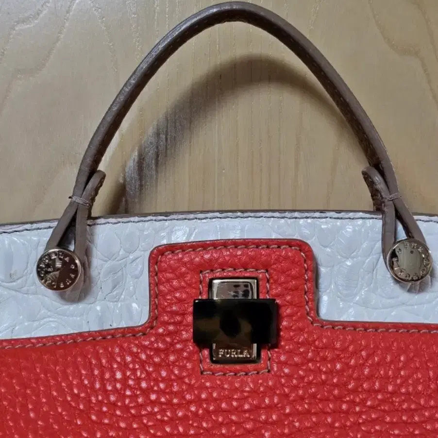 훌라 파이퍼백 (FURLA)