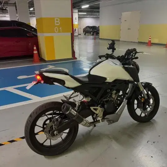 혼다 cb125r 네이키드 메뉴얼 바이크