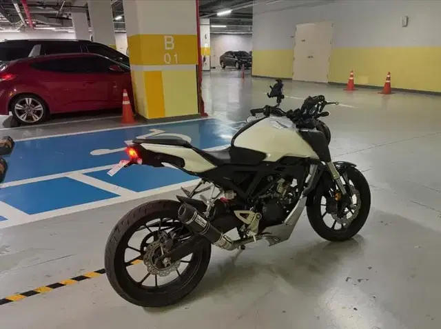 혼다 cb125r 네이키드 메뉴얼 바이크