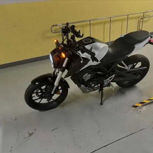 혼다 cb125r 네이키드 메뉴얼 바이크