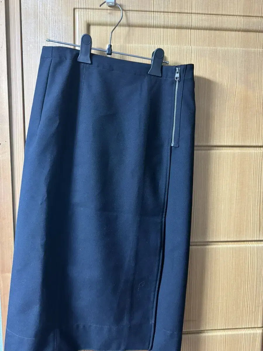 Uniqlo U skirt