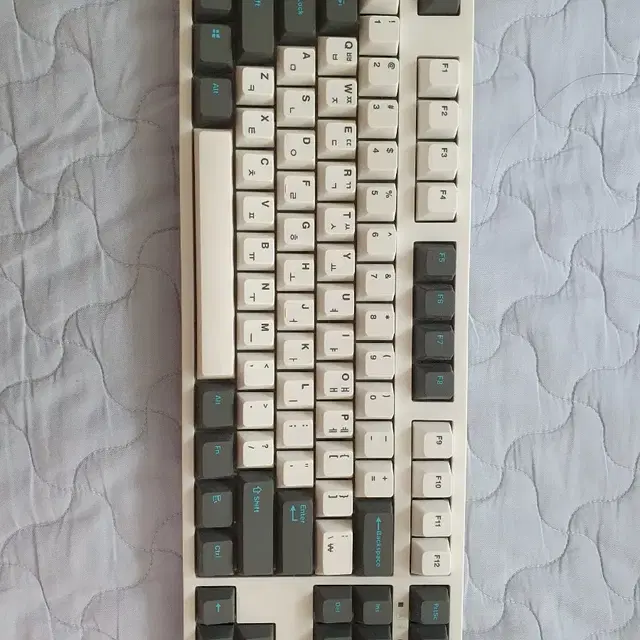 레오폴드 FC750RBT