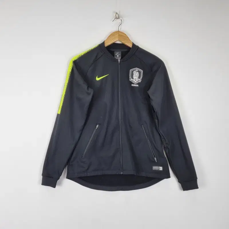 Z4685 NIKE Training Black Zip-up Jersey Jacket Womens85