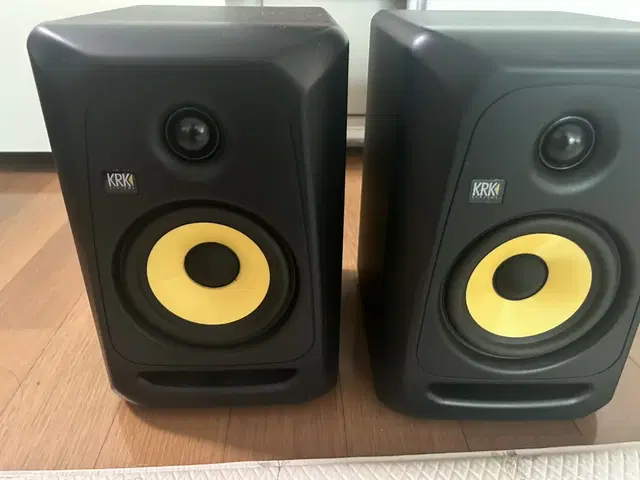 Krk classic 5 스피커 한 조 팝니다!