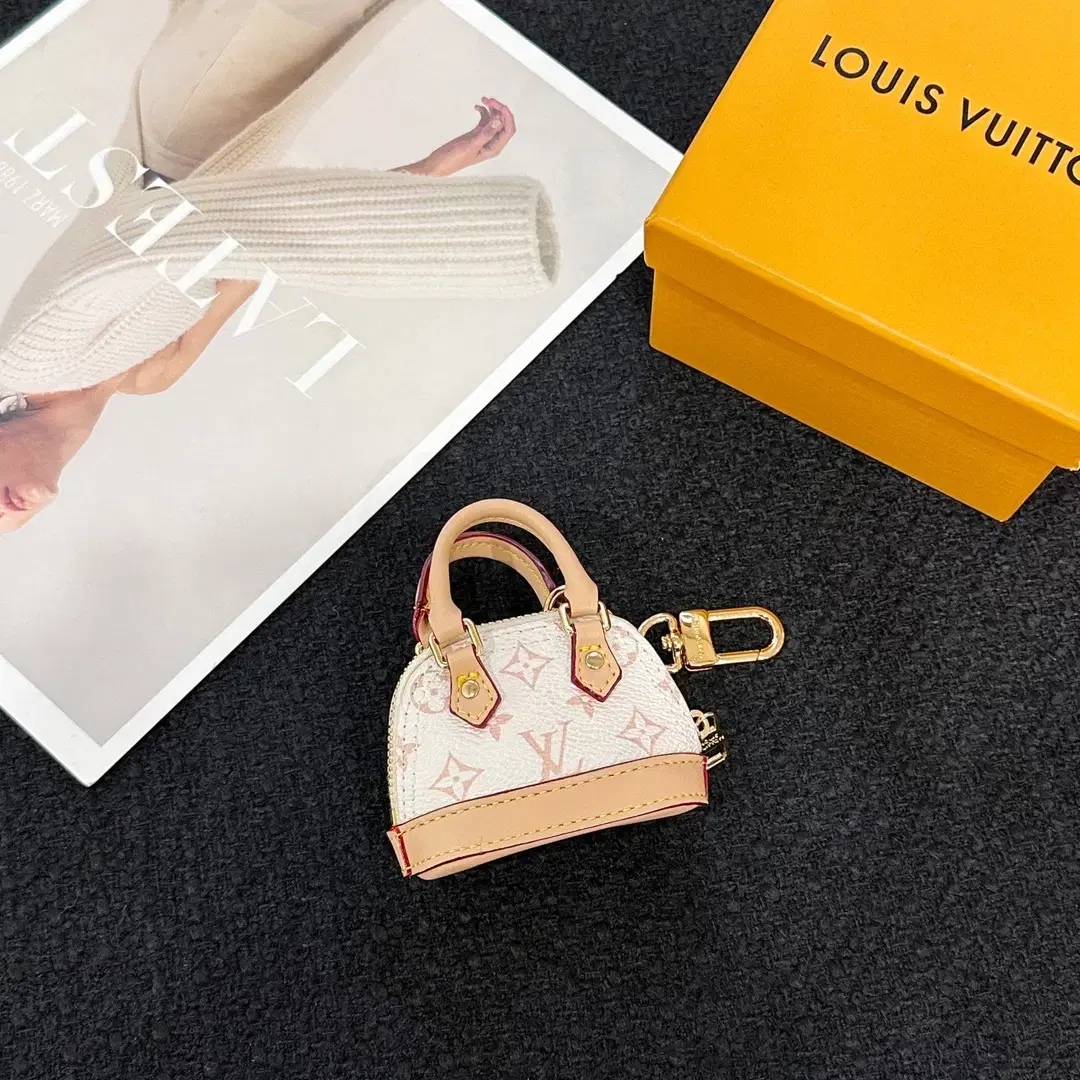 Louis Vuitton Mother-of-pearl bag keyring