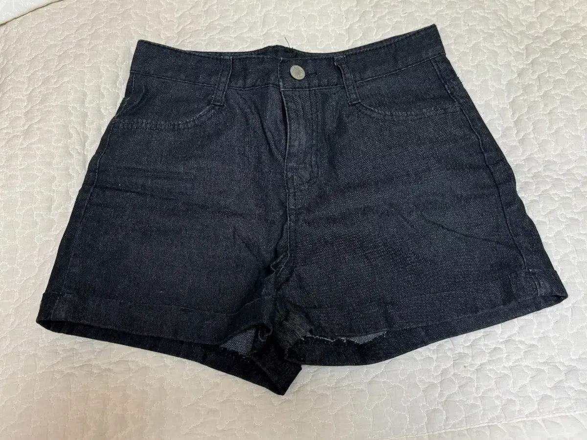 Black and blue vahn shorts M (55)