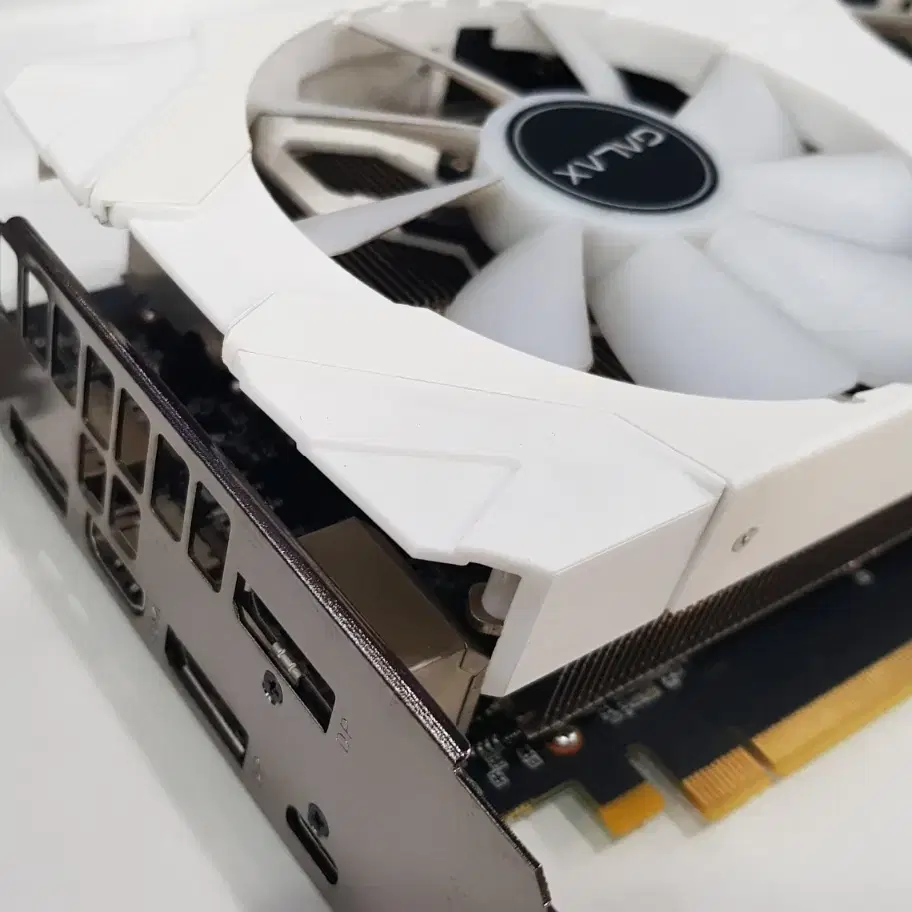 화이트 그래픽카드 RTX2070 갤럭시 VGA PC부품 화이트컴퓨터