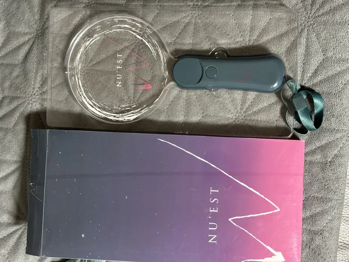 Nu'est Lightstick