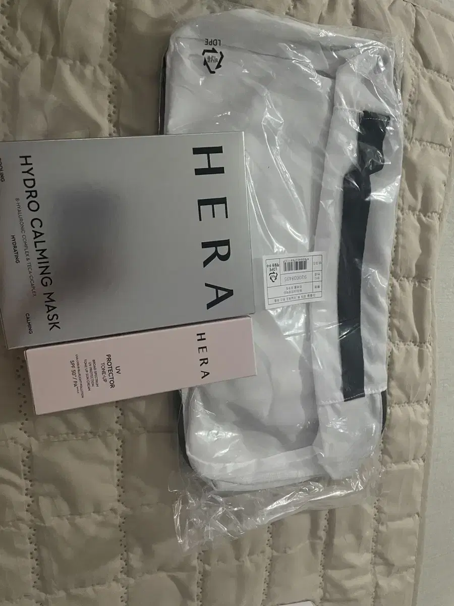 Hera Toned Up Sunscreen, Hydro-Camming Mask Pack, yeoreum pow