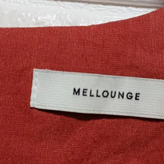 MELLOUNGE 크롭 브이넥 린넨 블라우스 (55-66)