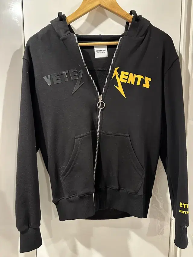 (새상품) vetements 베트멍 여성 후드 집업 스몰 S