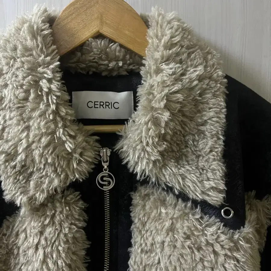 세릭 무스탕 시어링 퍼자켓 CEERIC SHEARLING JACKET