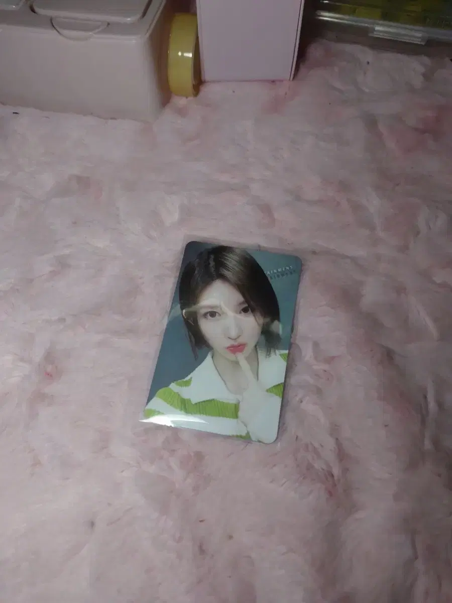 I want an unreleased photocard gaeul.