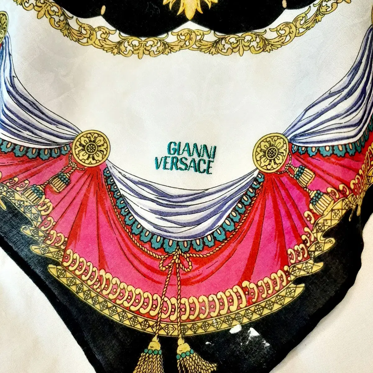 GIANNI VERSACE 손수건