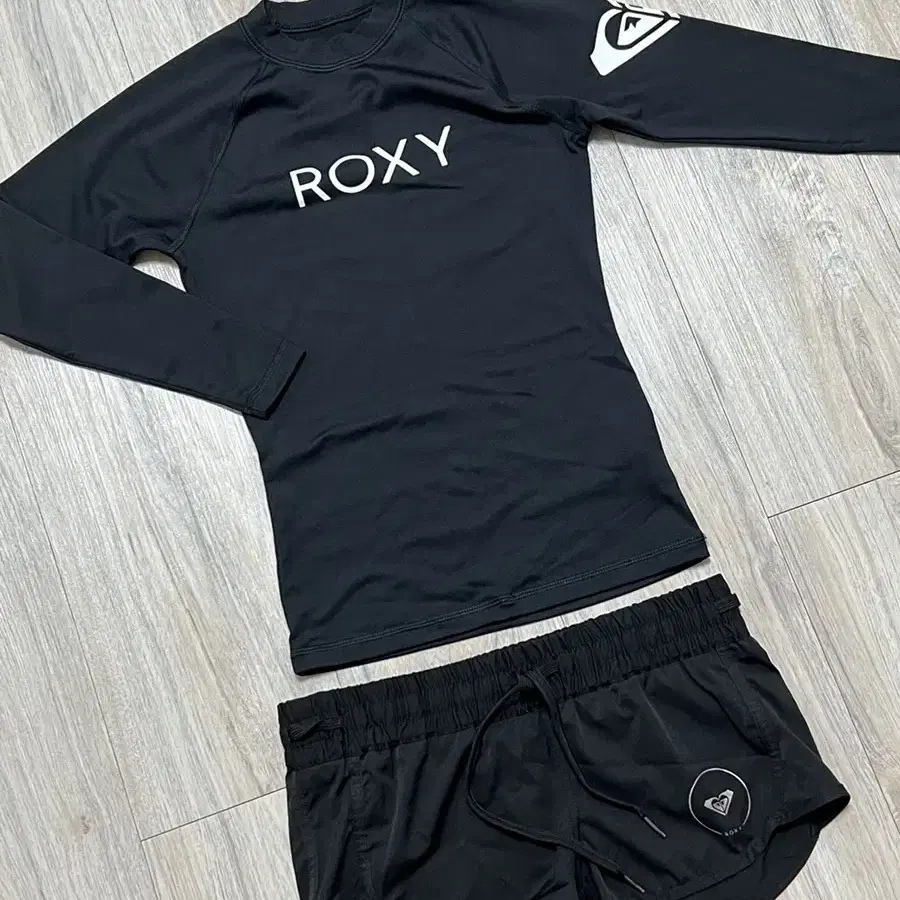 ROXY 래쉬가드 세트