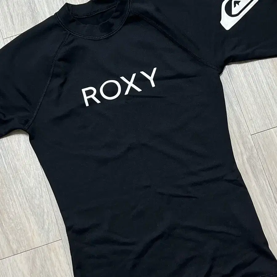 ROXY 래쉬가드 세트