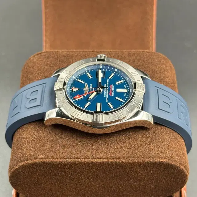 브라이틀링 어벤져 II GMT 43-A3239011 블루