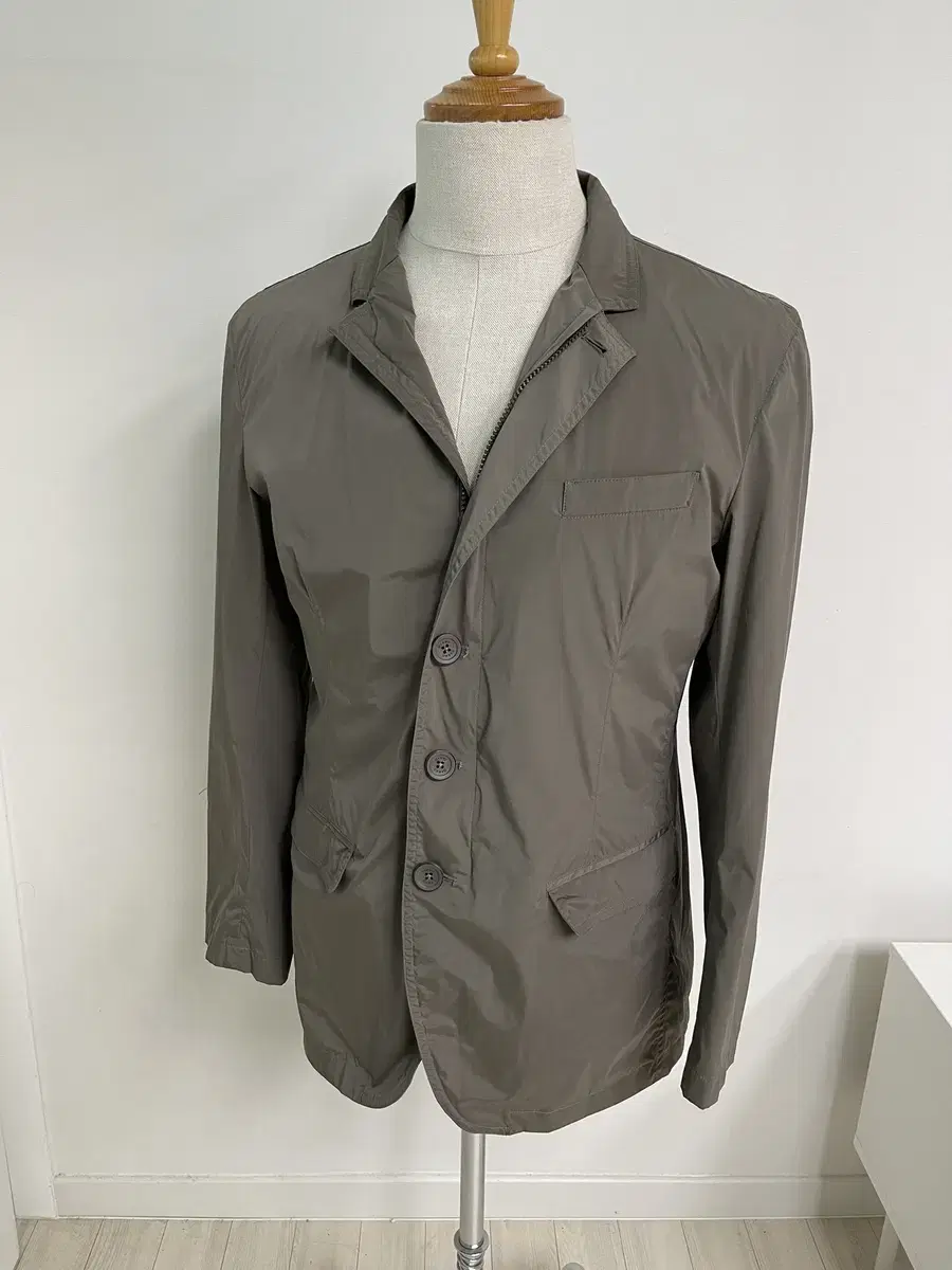 Erno Khaki Jacket 52 is a size 52 (105-110)