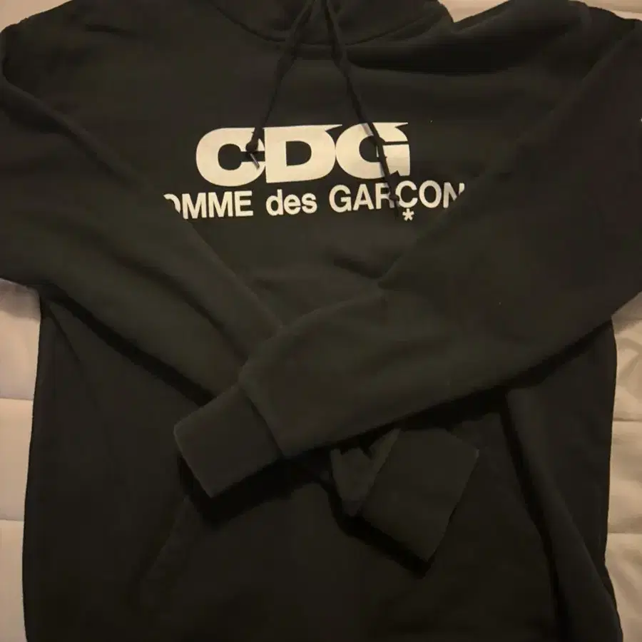 꼼데가르송 CDG 후드티 팝니다.