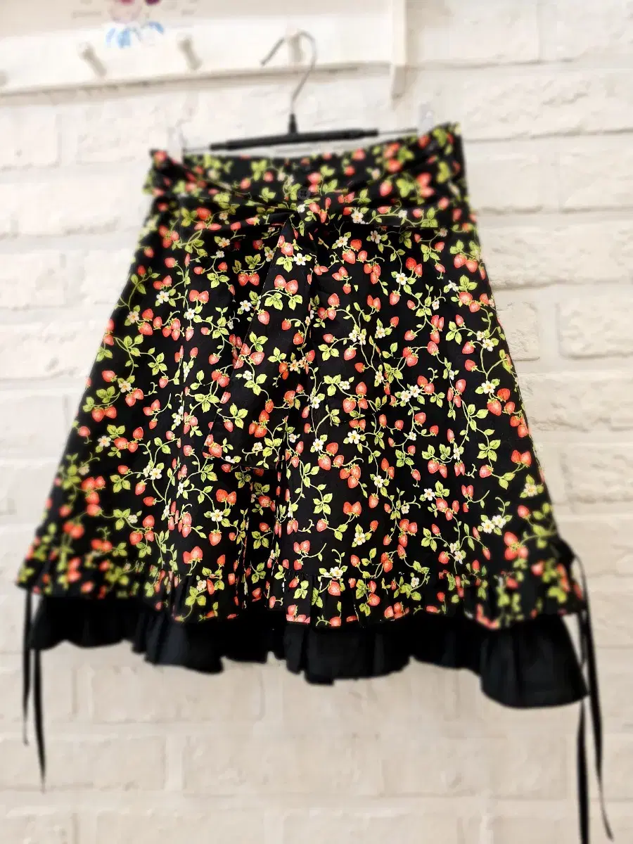 PEACE NOW Strawberry Skirt