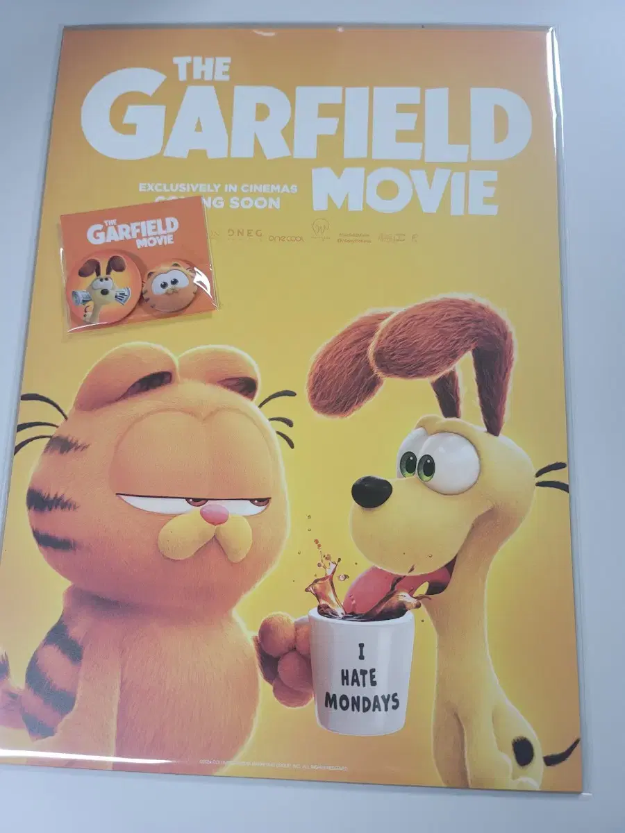 Garfield the Movie Poster (A3) + 2 Pinbuttons