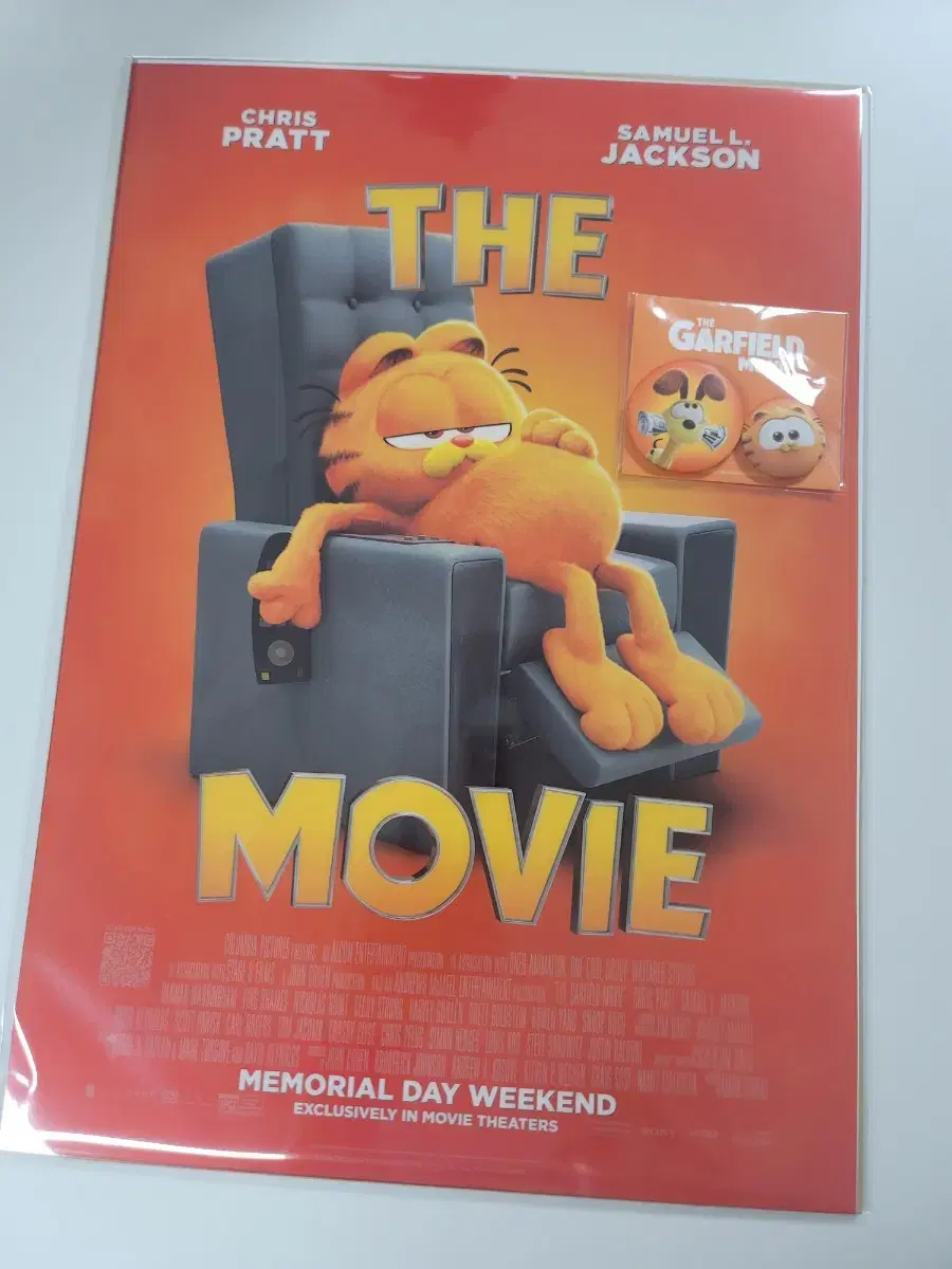 Garfield The Movie PET Poster (A3) + 2 Pin Buttons