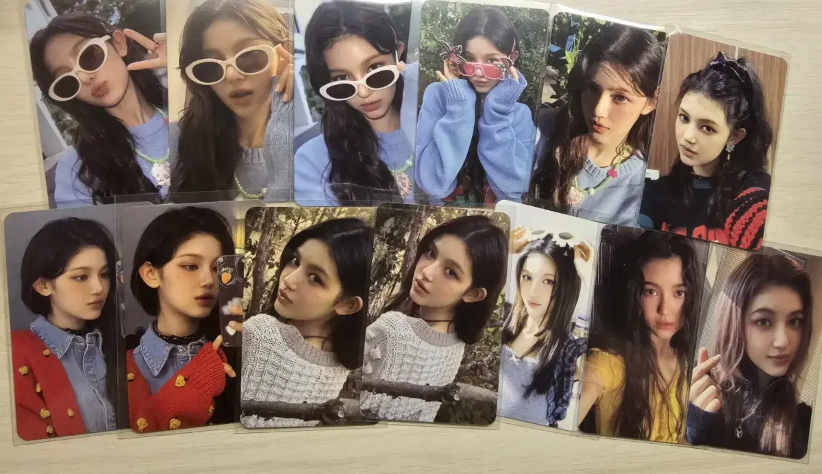 New Jeans seasons greetings Earbook danielle Photocard