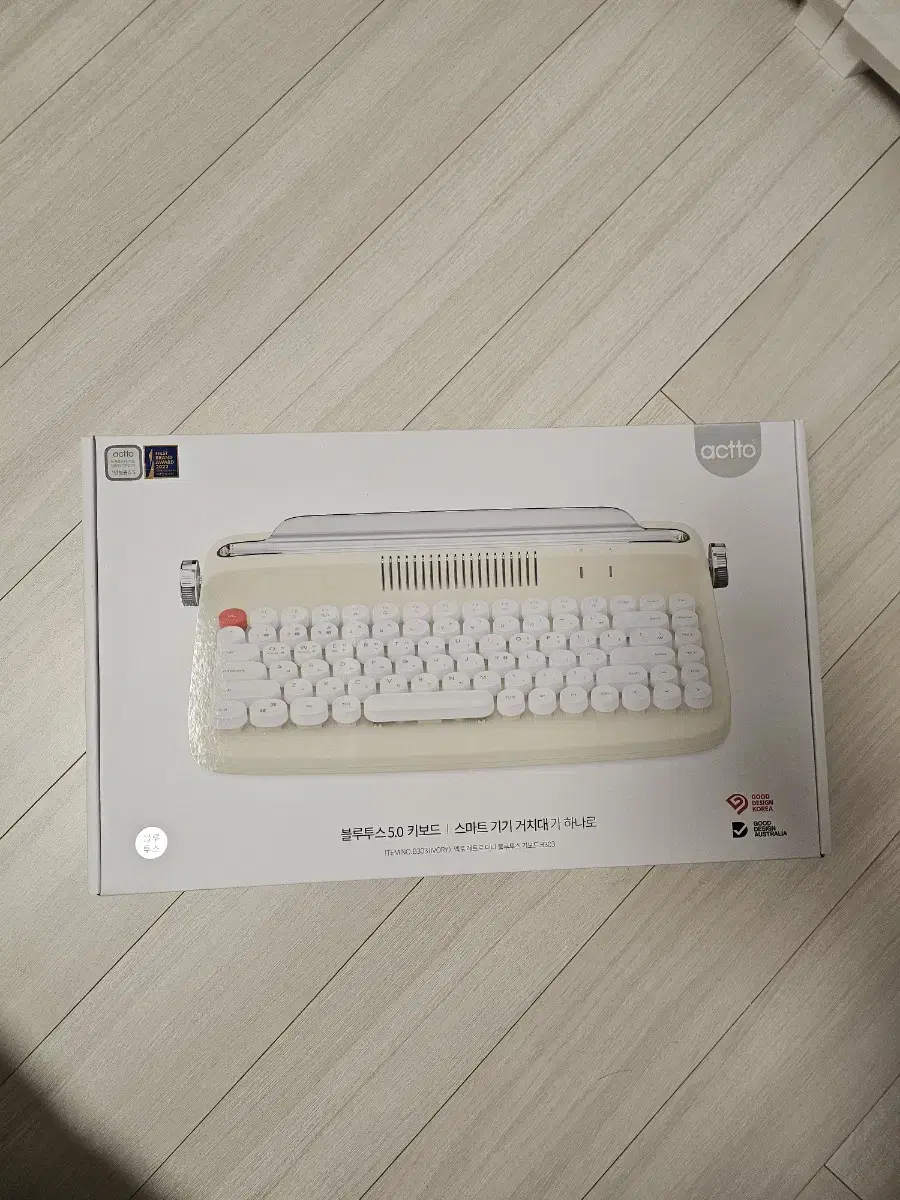 Ecto Retro Bluetooth Keyboard B303