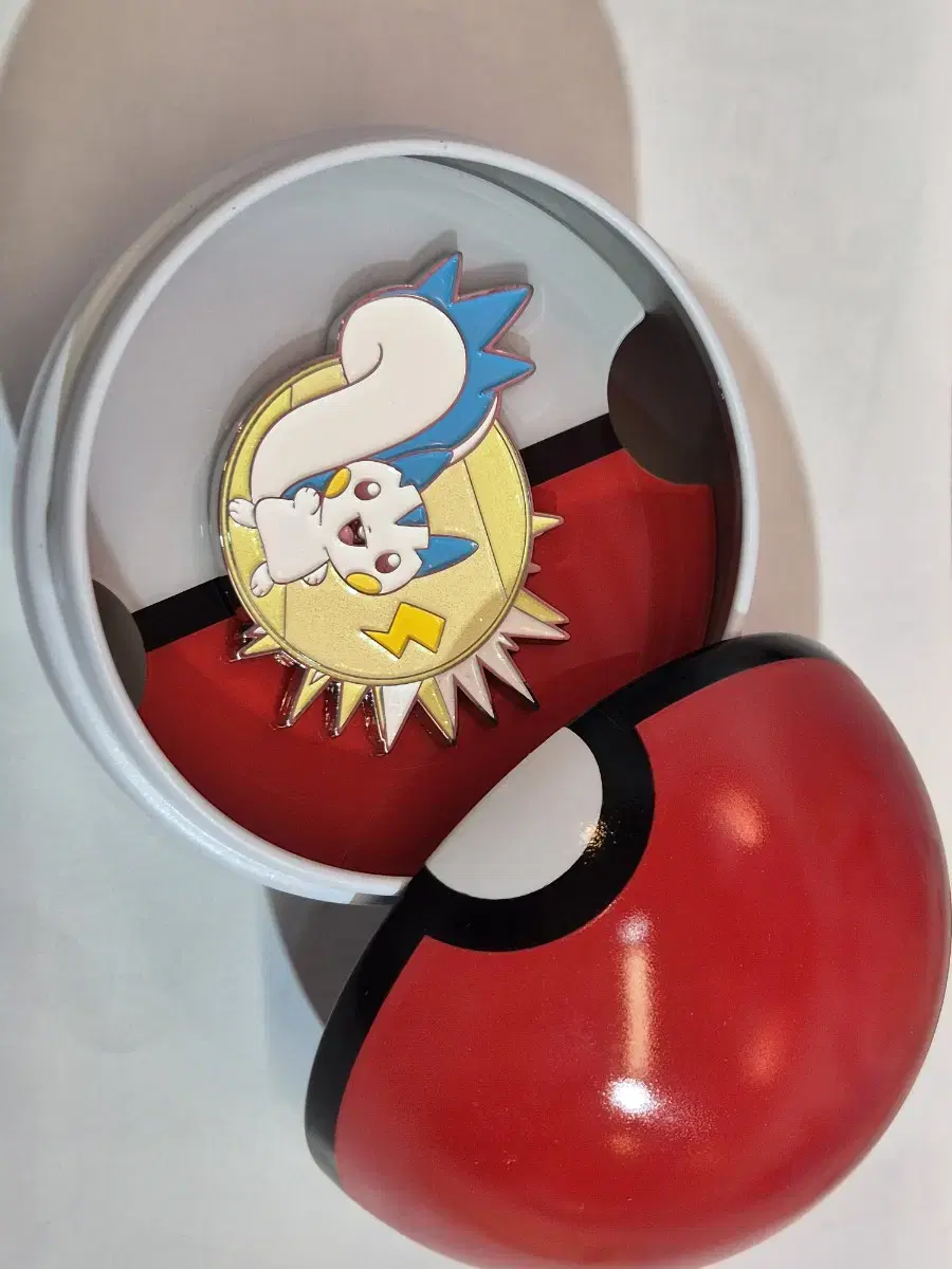 Pokémon Pop Up Badge Pachiris