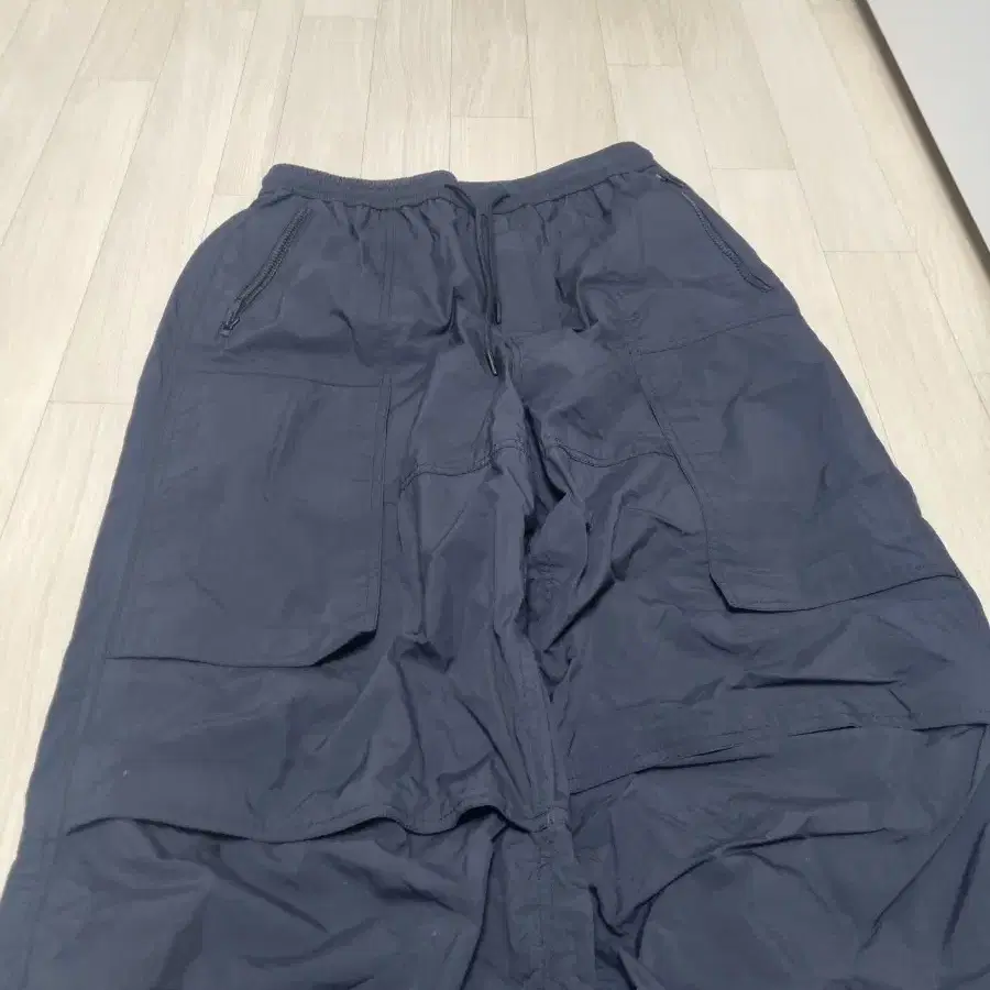 준지 23FW  나일론 퍼커링 팬츠 (44 size)