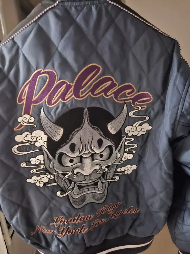 palace 페스티벌 봄버 s 팝니다