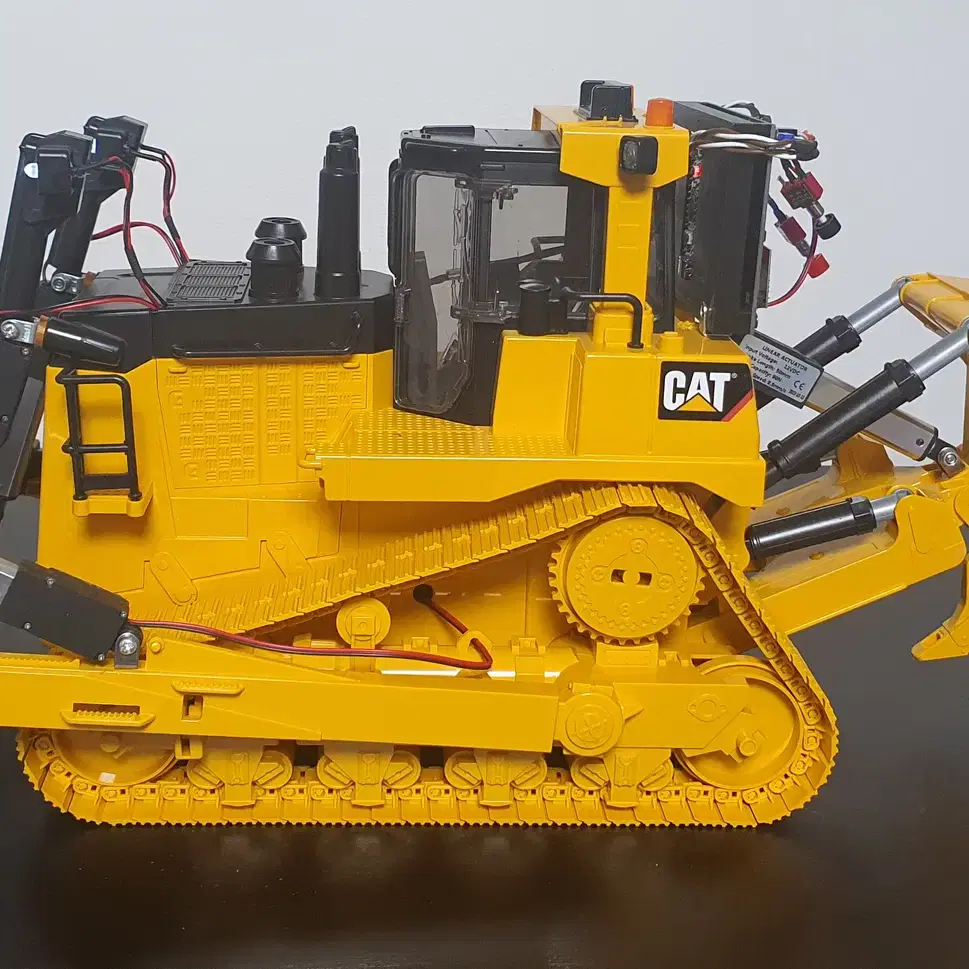 브루더 CAT D11 불도저 RC 버전