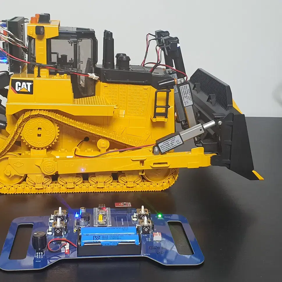 브루더 CAT D11 불도저 RC 버전