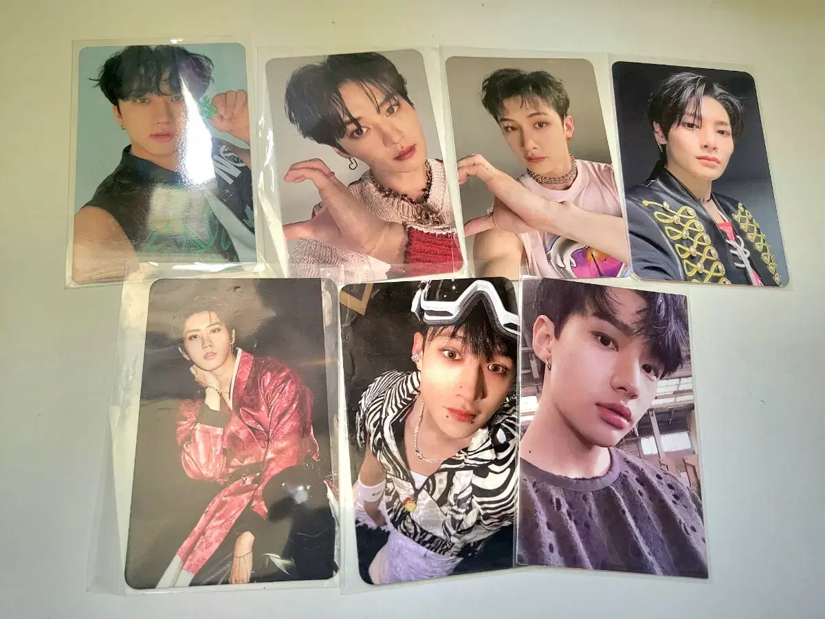 skz photocard wts straykids lee know hyunjin changbin han i.n bang chan