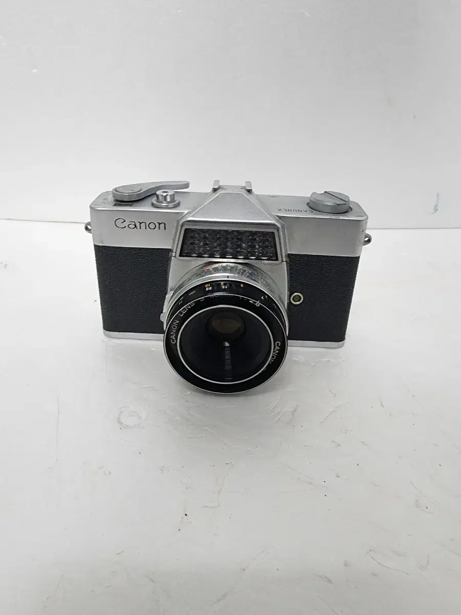 1963년 캐논 최초의 완전 자동 SLR 카메라 CANONEX