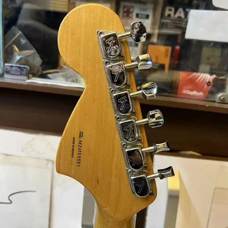 Fender 70 Reissue (2004년산) mexico