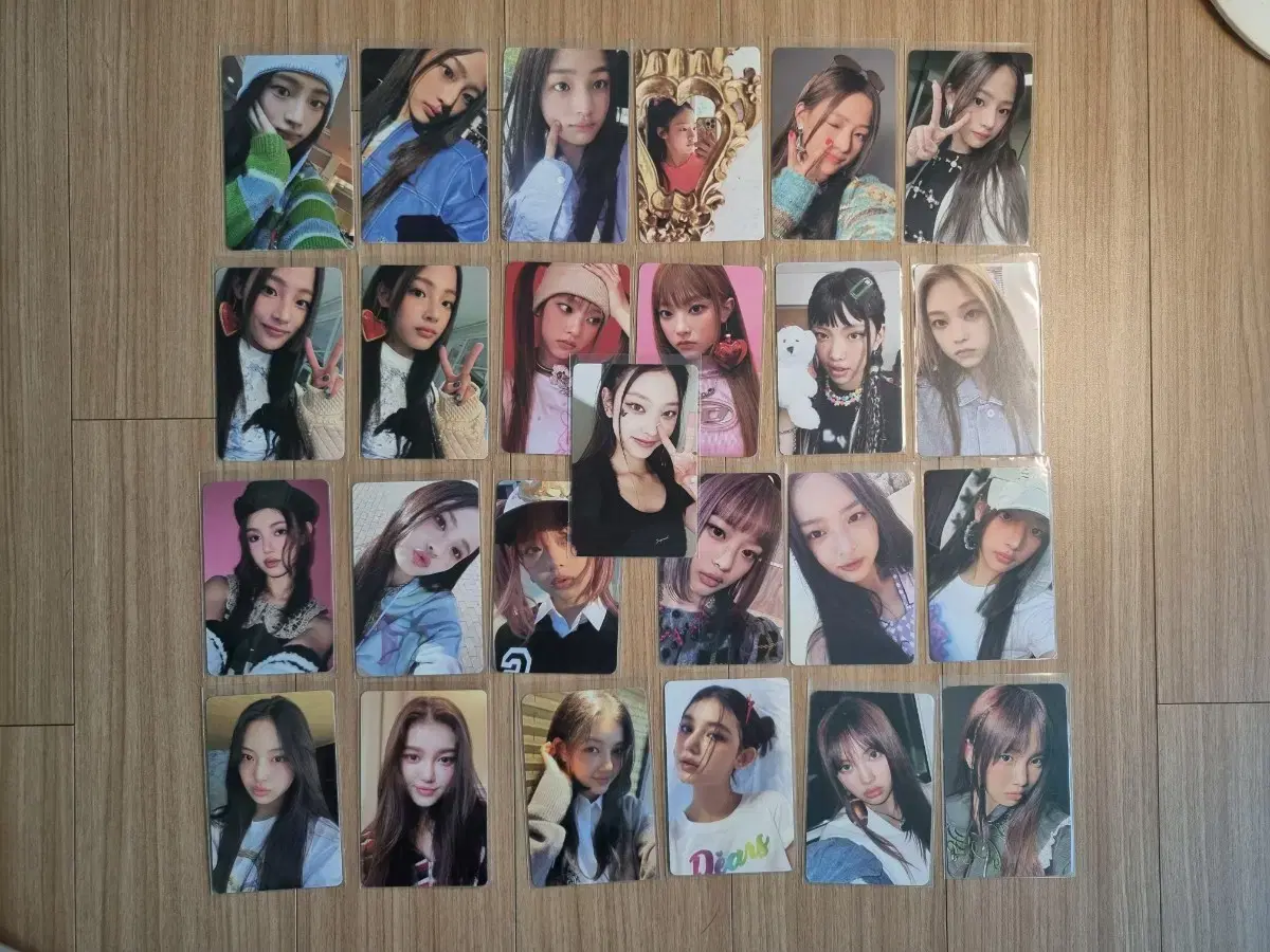 New Jeans Attention & OMG Photocard 25 cards & Album