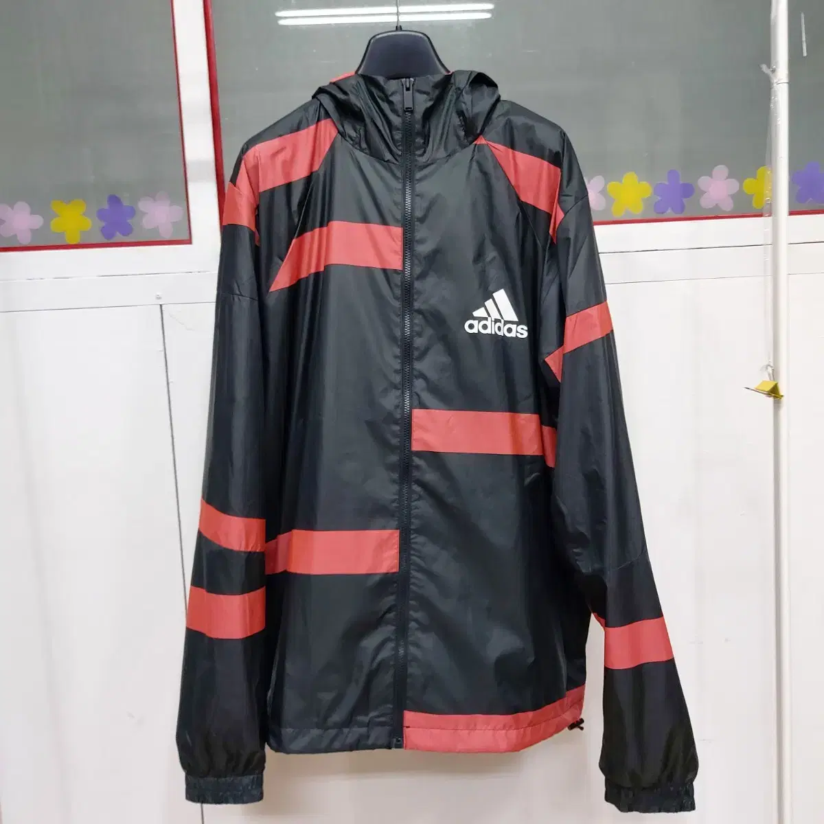 Adidas Windbreaker Jacket MenXL 4E10