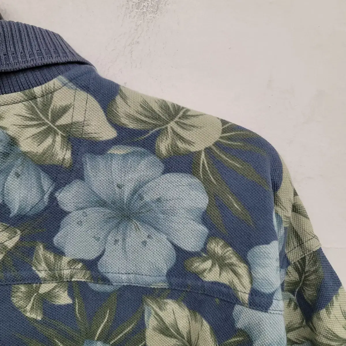 [105/XL] Tommy Bahama 패턴 반팔 카라티 팝니다.