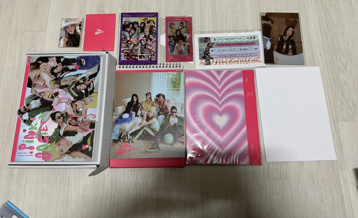 Apink 2023 season's greetings is for sale!