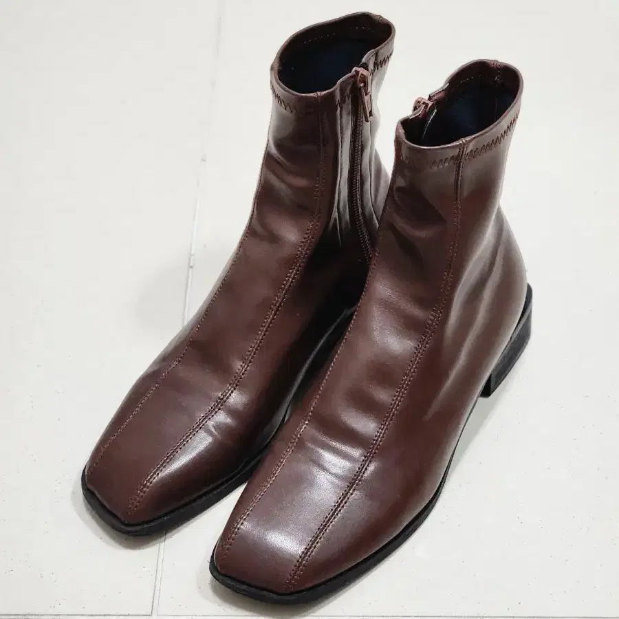 att. 에이티티 Line Span Boots 라인 스판 부츠 브라운